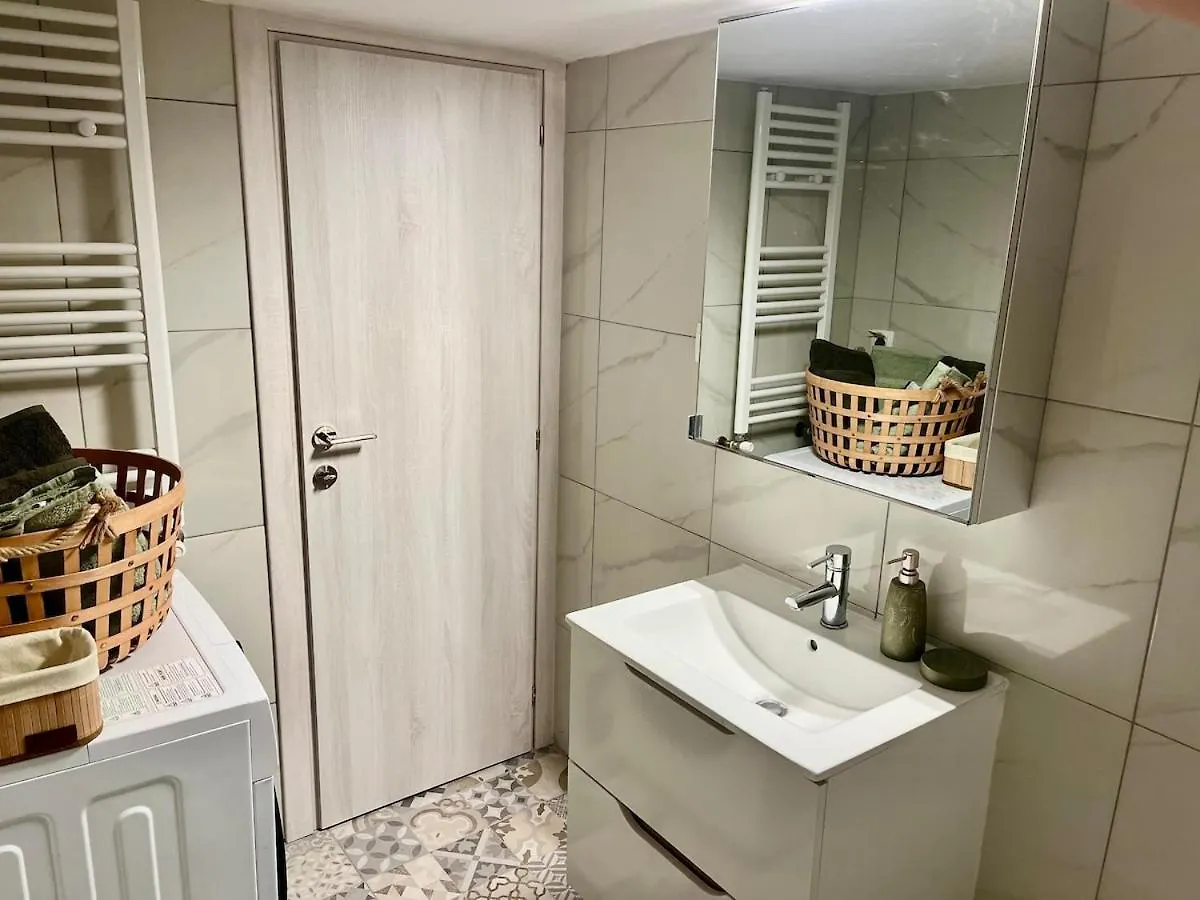 2Bdr Cozy Apartment - Near Waterfront And Metro Thessaloniki