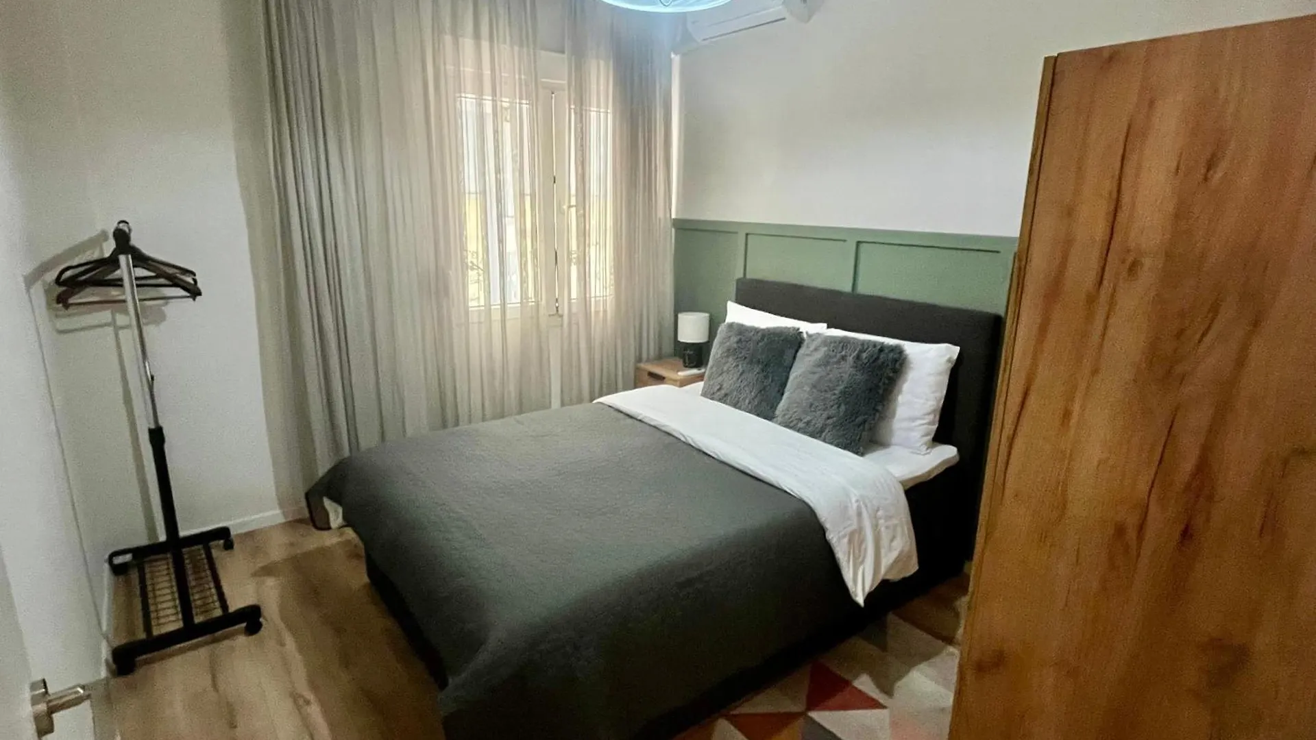 2Bdr Cozy Apartment - Near Waterfront And Metro Thessaloniki 0*,  Greece